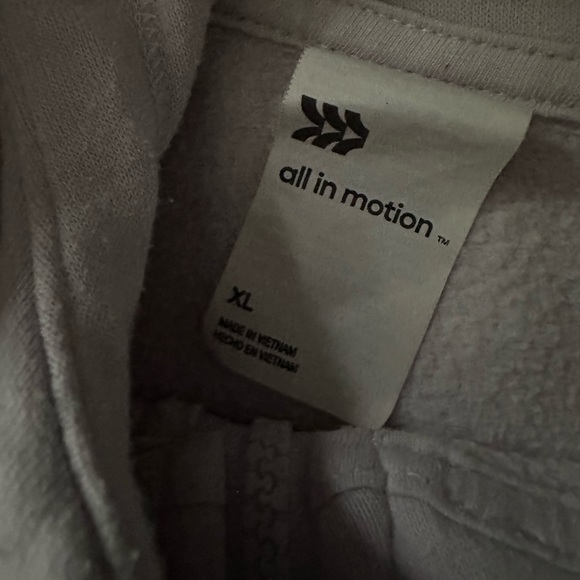 Zip up - Picture 3 of 4